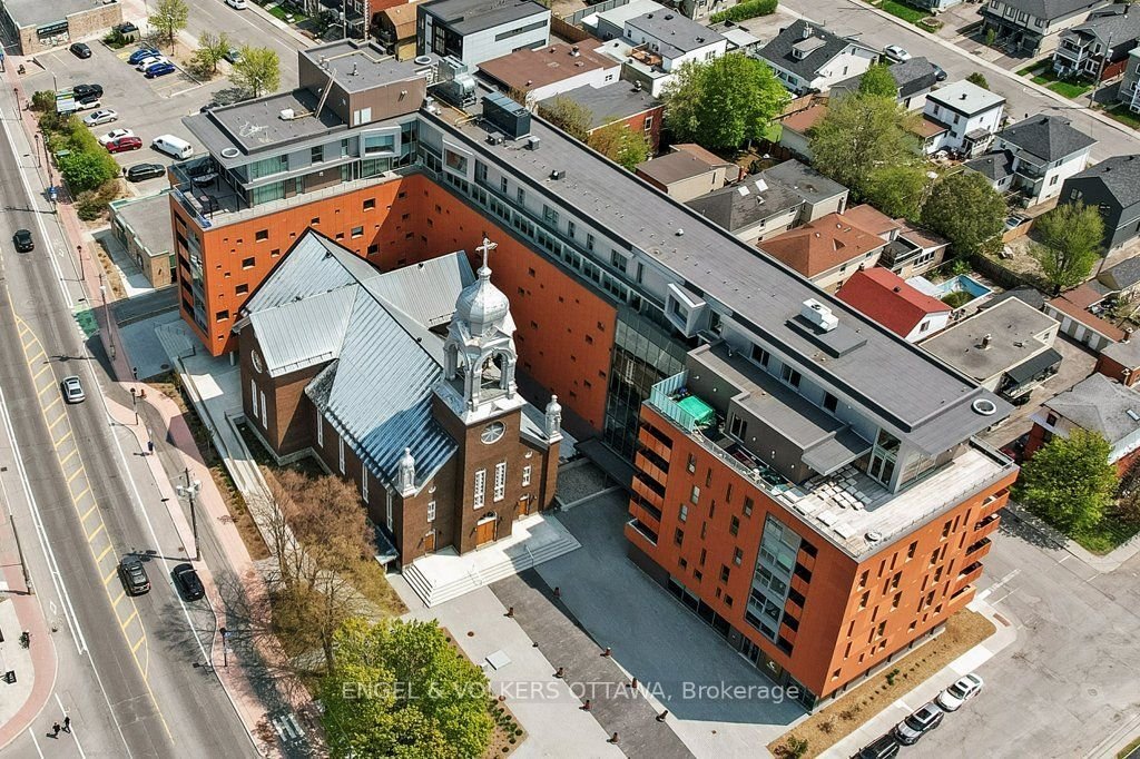 Condo in Ottawa, Ontario, Canada 2 - 18076658
