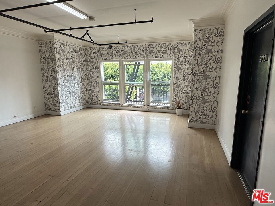 Los Angeles, California, United States 5 - 18074773