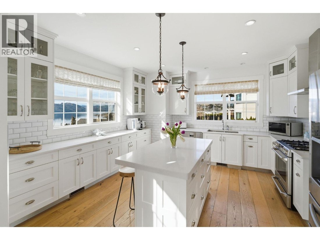 House in West Kelowna, British Columbia, Canada 1 - 18074127