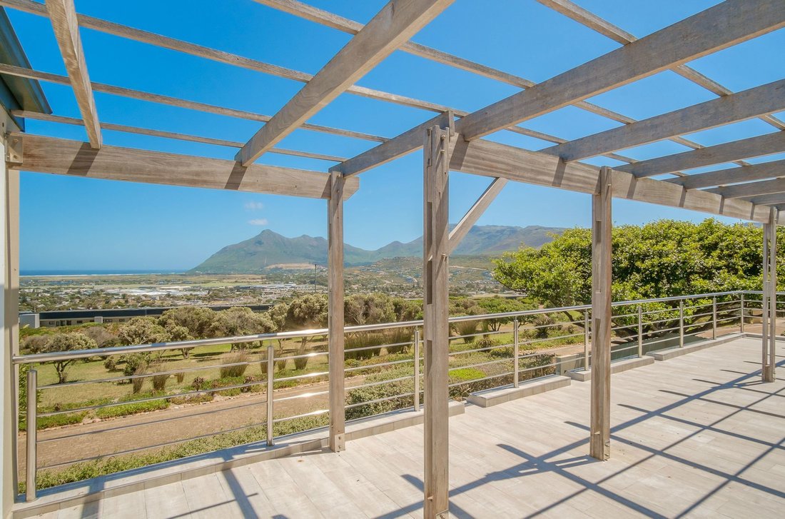 House in Fish Hoek, South Peninsula, Cape Town 2 - 18074515
