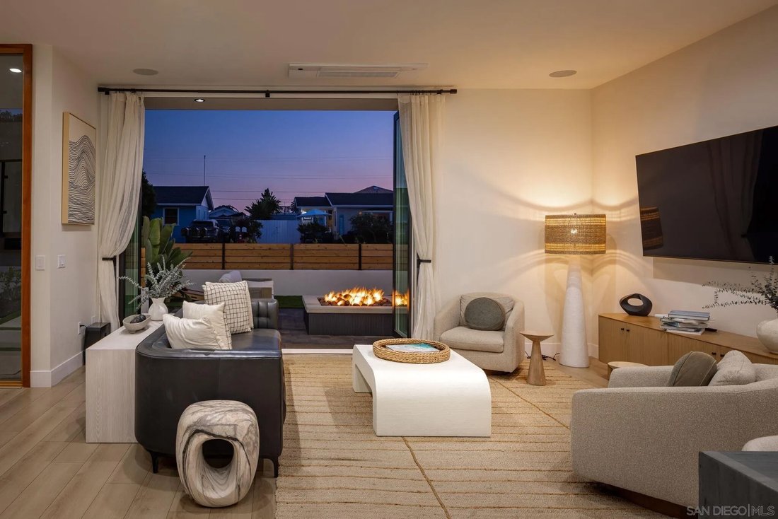 Carlsbad, California, United States 2 - 18075228