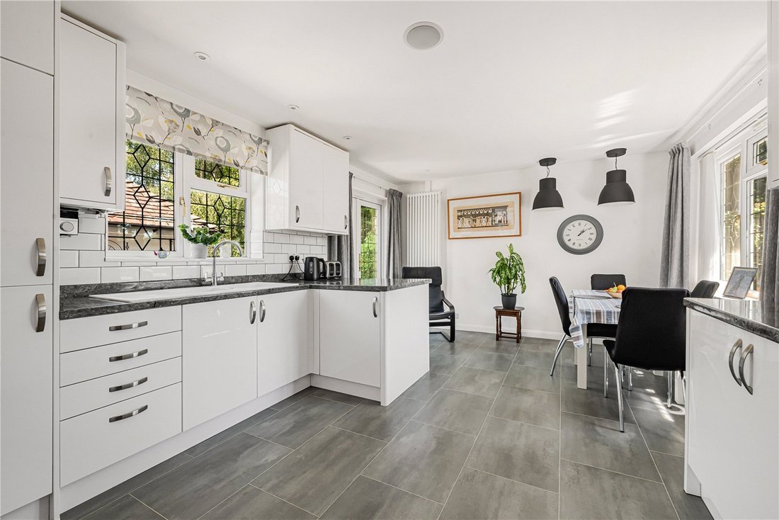 Bungalow in West Chiltington, England 2 - 18074475