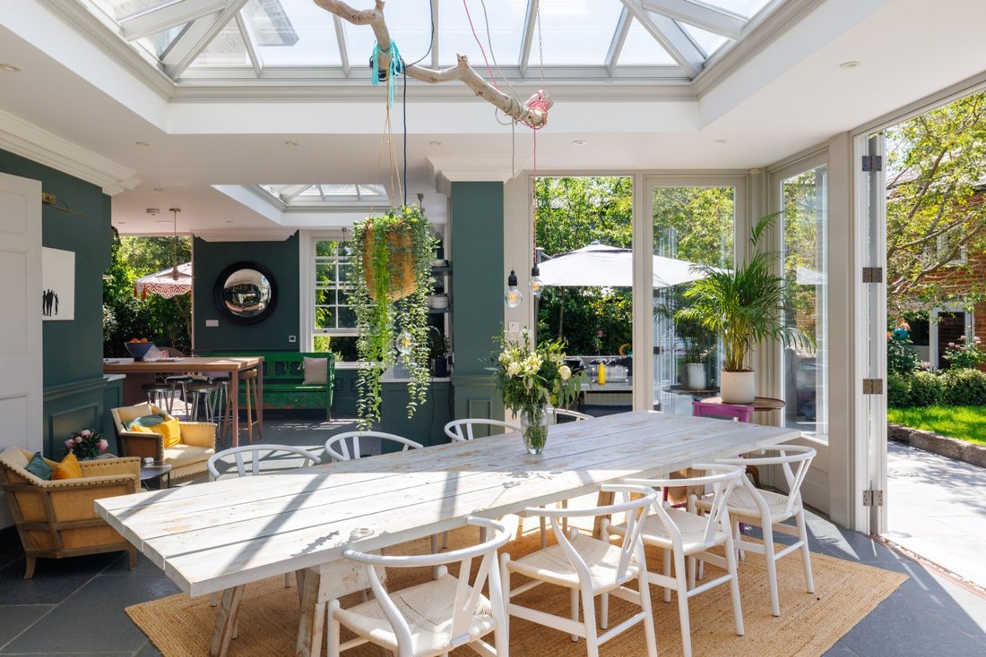 House in Esher, Elmbridge, England 5 - 18072525