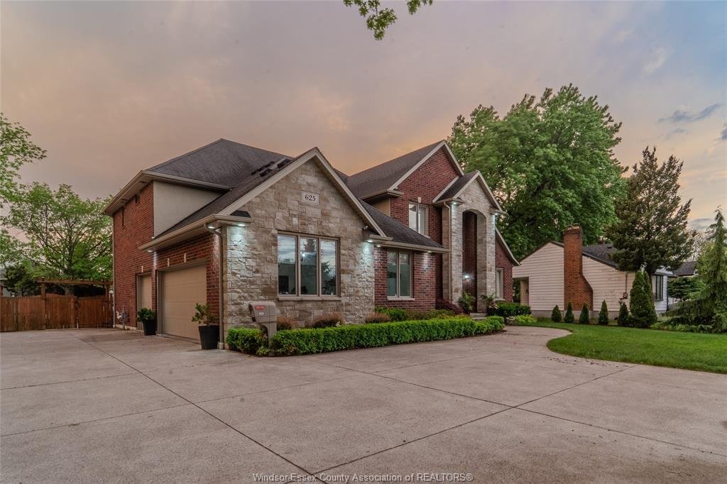 House in Windsor, Ontario, Canada 2 - 18076049