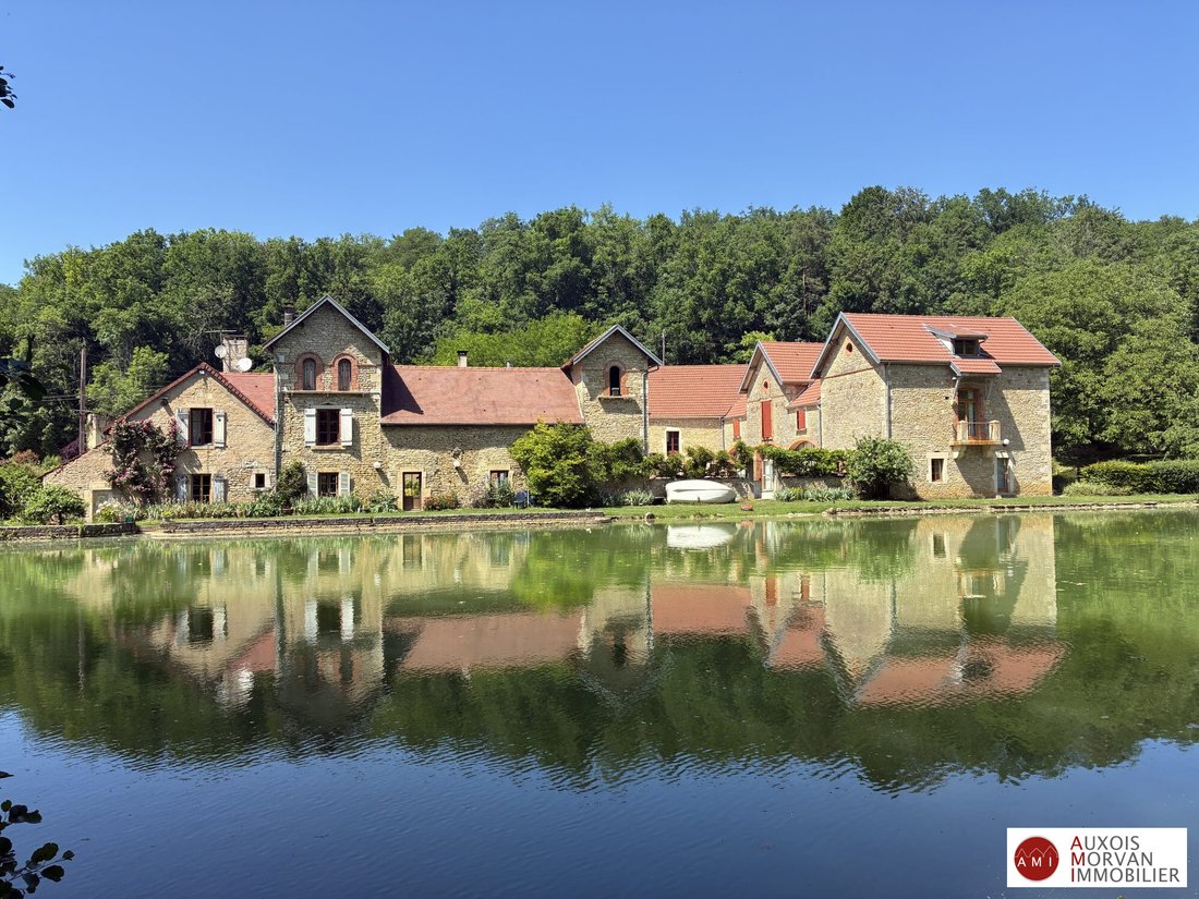Farm Ranch in Bussy-le-Grand, Bourgogne – Franche-Comté, France 1 - 18078047