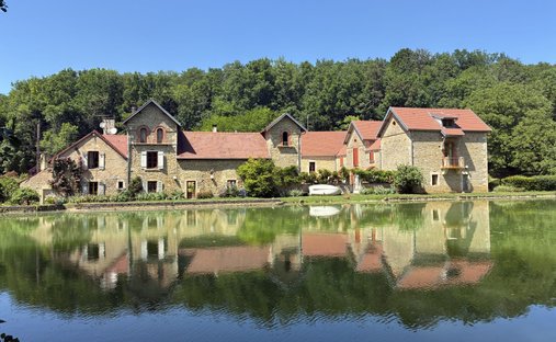 Farm Ranch in Bussy-le-Grand, Bourgogne – Franche-Comté, France 1