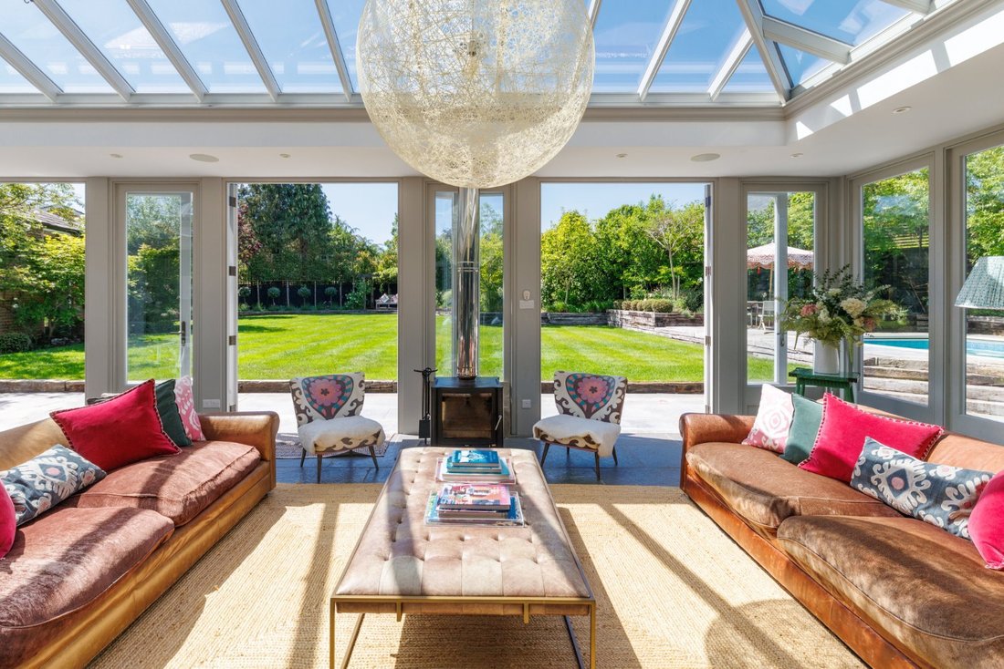 House in Esher, Elmbridge, England 3 - 18072525