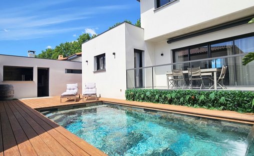Maison à Ouest, Bompas, France 1