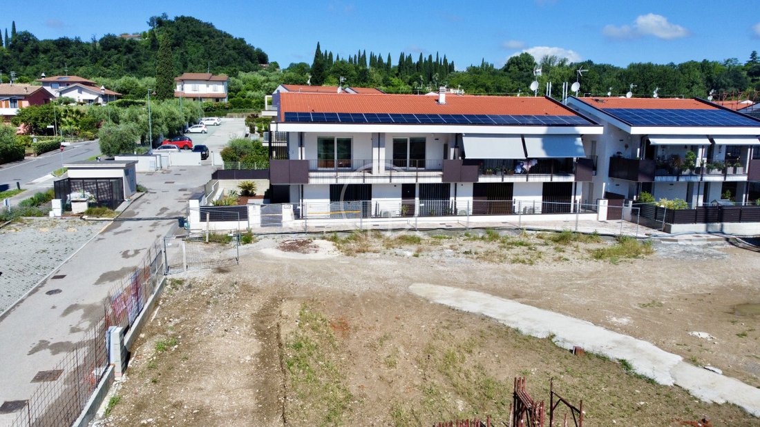 Apartment in Hill Zone, Padenghe sul Garda, Lombardy 1 - 17931405