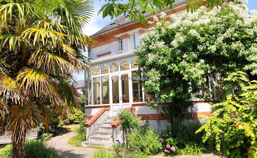 House in Activités, Orleans, France 1