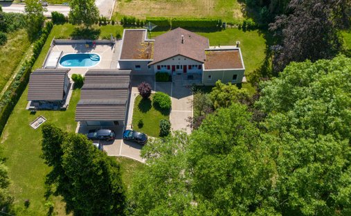 Villa in Arrondissement of Dole, Bourgogne – Franche-Comté, France 1