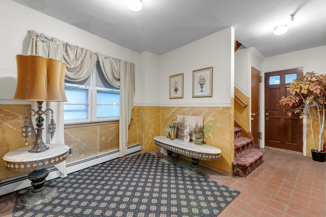 New York, New York, United States 5 - 18063755