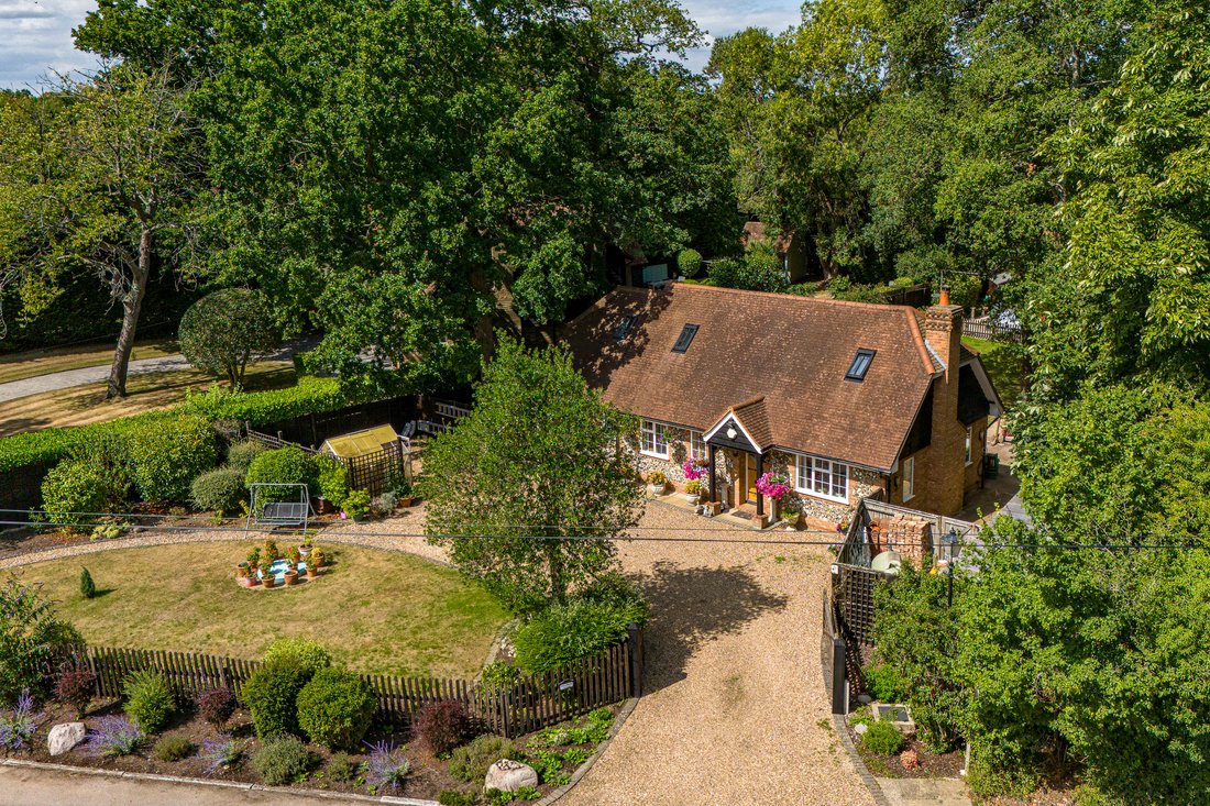 House in Farnham Common, England 2 - 17486806