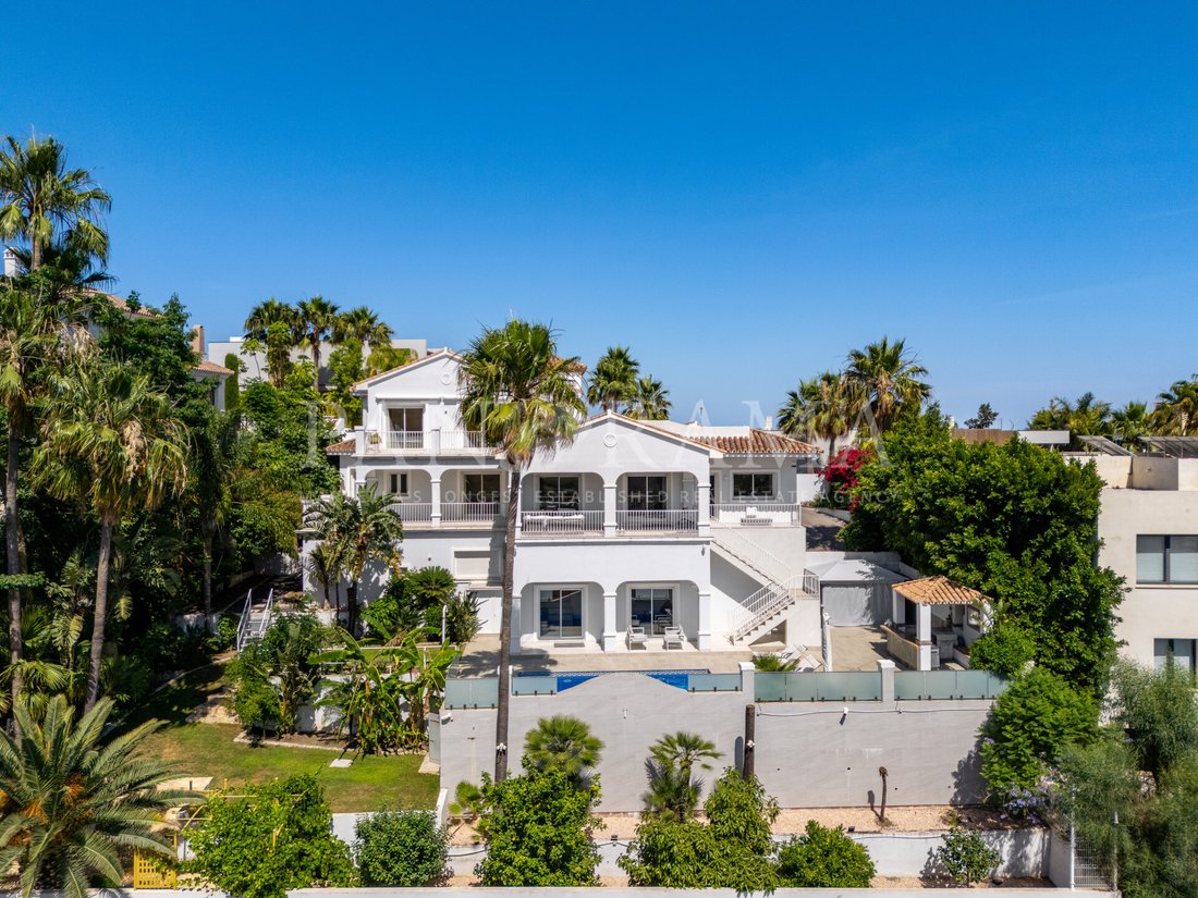 Villa in Benahavis, Andalusia, Spain 1 - 15351025