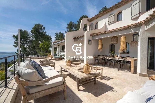 Villa in Hyeres, Provence-Alpes-Côte d'Azur, France 3 - 18073294