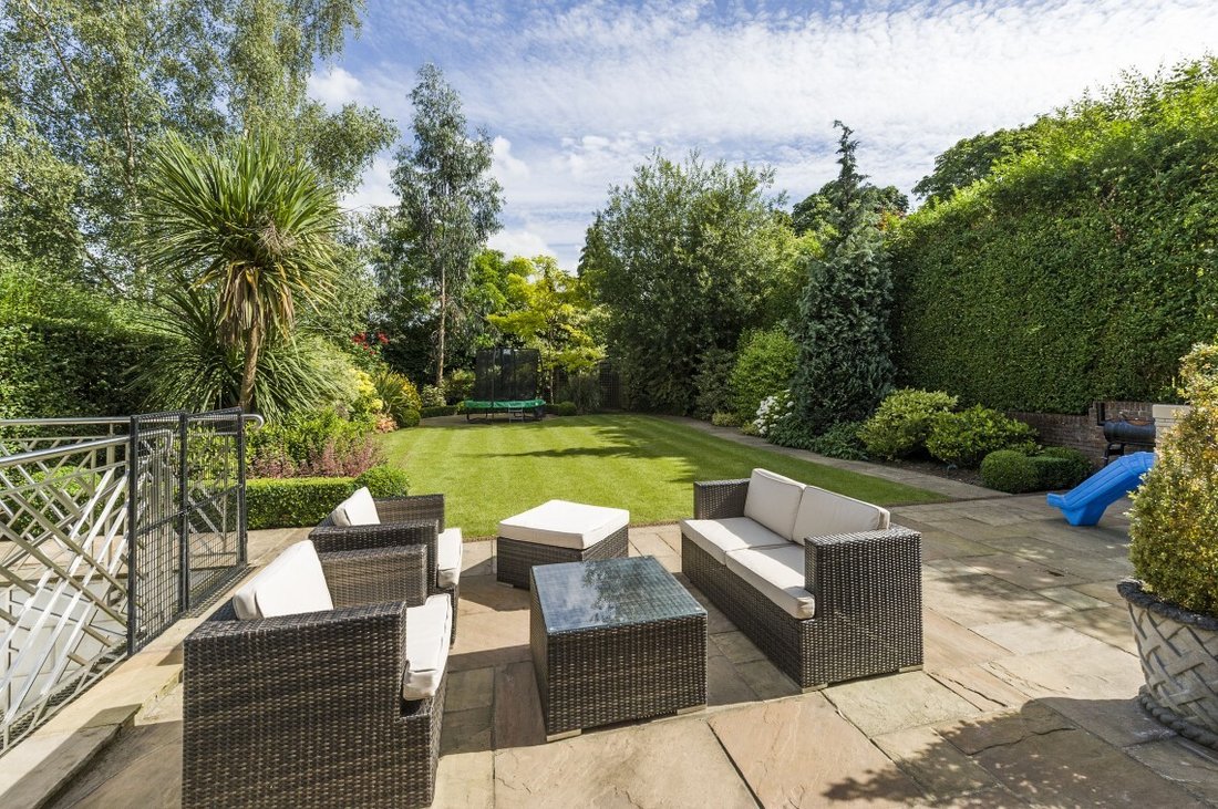 House in Hampstead Garden Suburb, Barnet, England 3 - 18071580