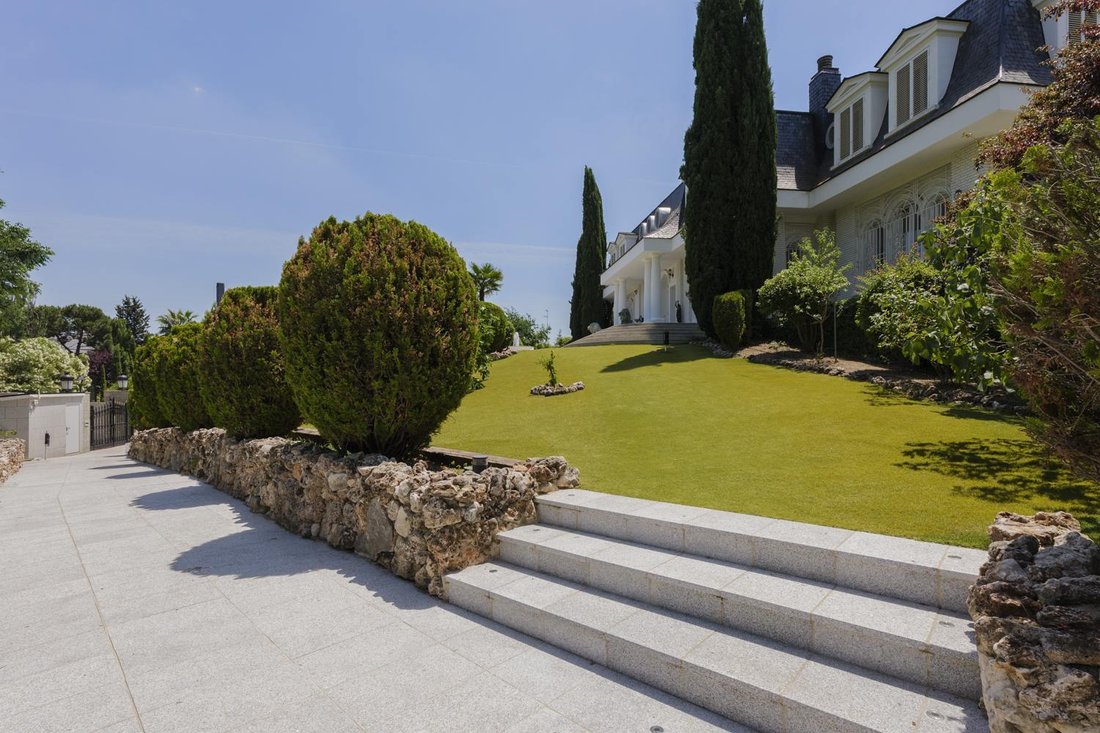Villa in Somosaguas, Pozuelo de Alarcon, Comunidad de Madrid 4 - 17240556