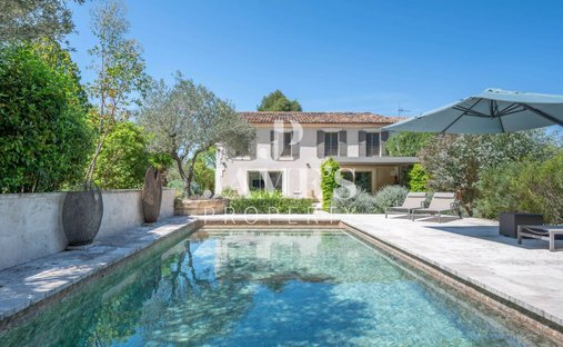 Maison à Saint-Étienne-du-Grès, Provence-Alpes-Côte d'Azur, France 1