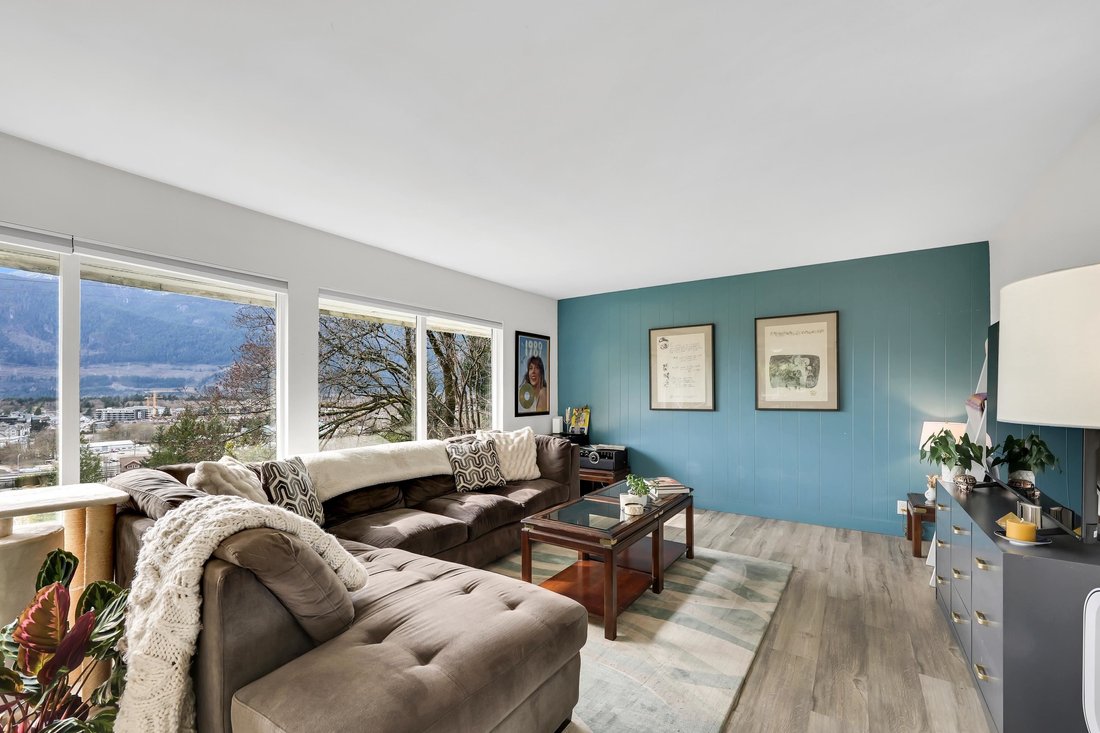 House in Squamish, British Columbia, Canada 3 - 18076629