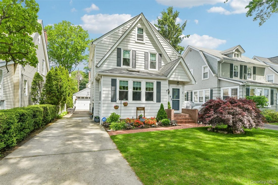 House in Garden City, New York, United States 2 - 18077765