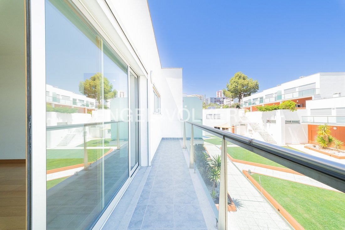 House in Povoa de Santa Iria e Forte da Casa, Lisbon, Portugal 2 - 18077049