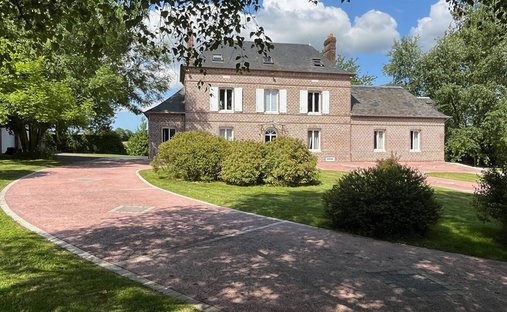 Villa in Sainte-Croix-sur-Buchy, Normandy, France 1