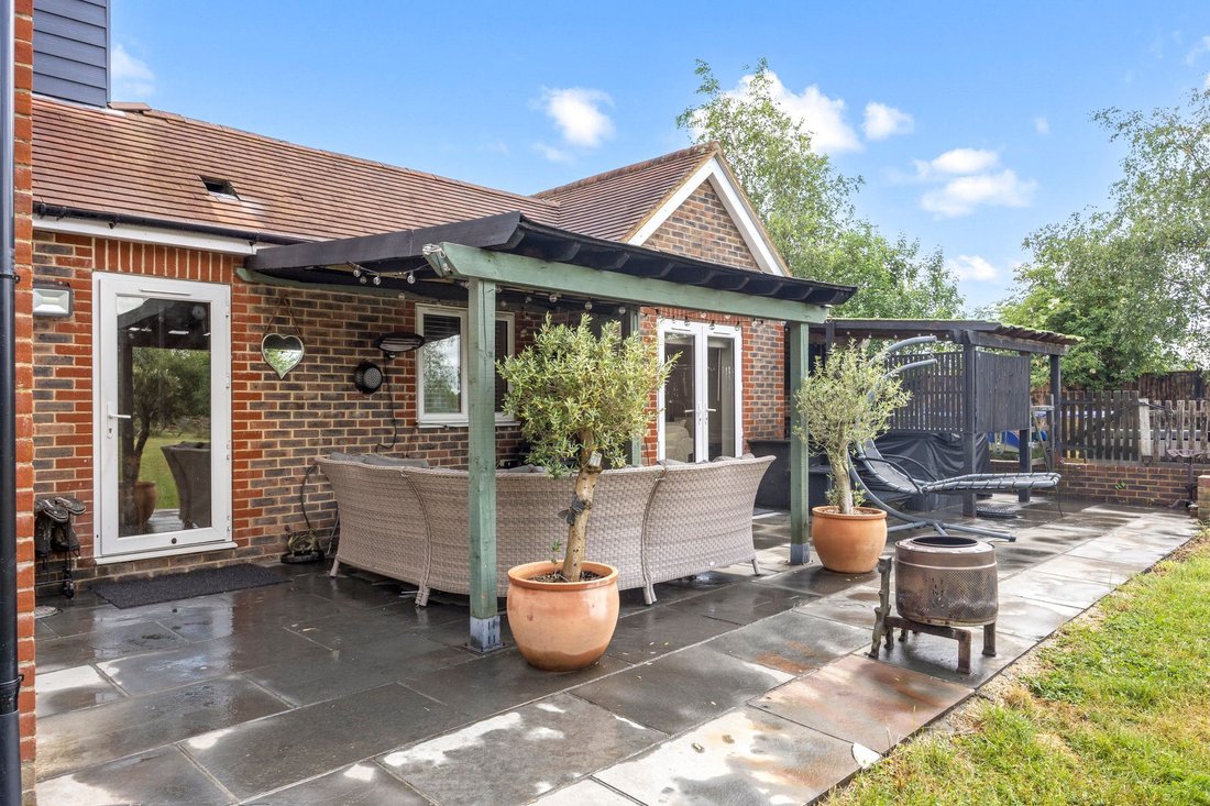 House in West Chiltington, England 4 - 18076627