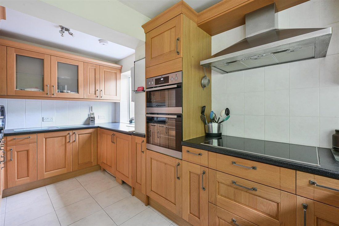 Bungalow in Nork, Reigate and Banstead, England 3 - 18078538