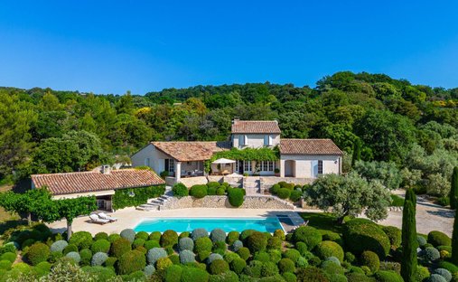 Estate in Joucas, Provence-Alpes-Côte d'Azur, France 1