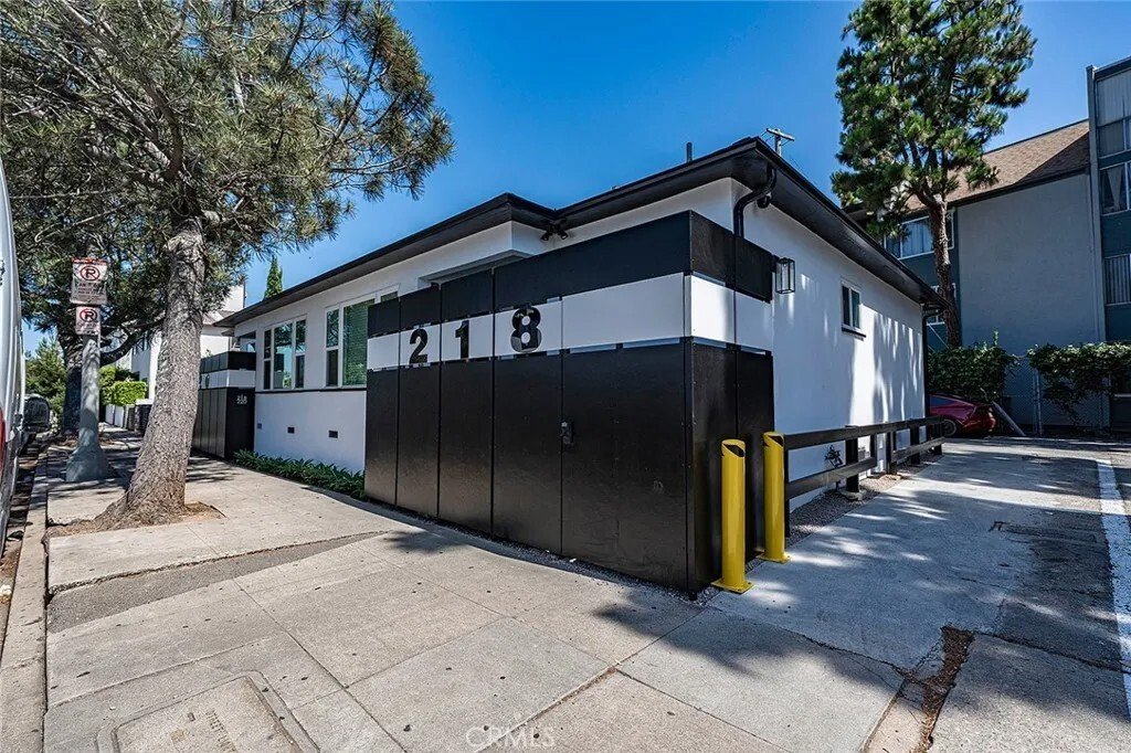 Los Angeles, California, United States 1 - 18079472