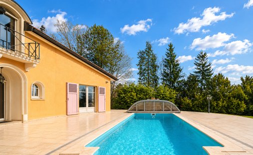 Villa in Ferney-Voltaire, Auvergne-Rhone-Alpen, Frankreich 1