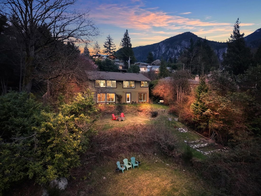 House in Squamish, British Columbia, Canada 1 - 18076629