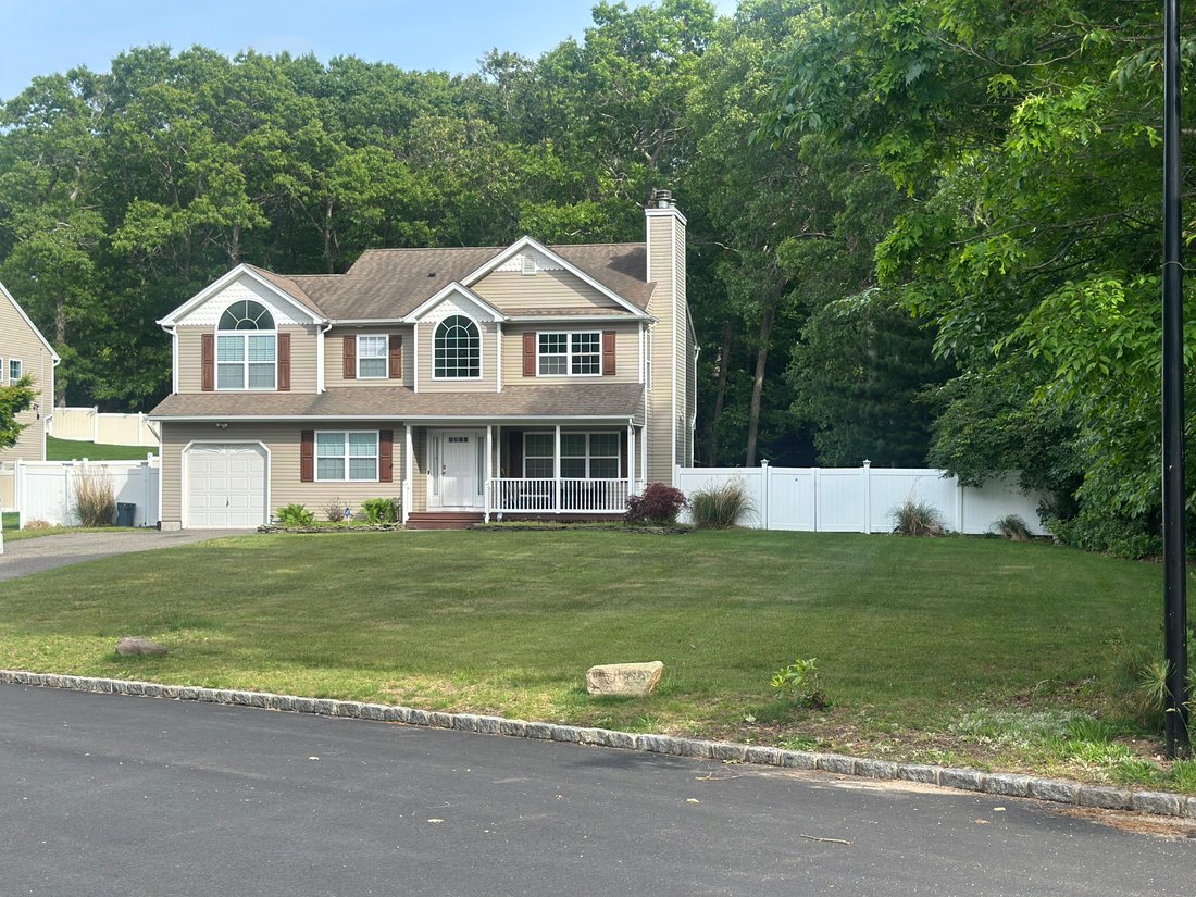 House in Middle Island, New York, United States 4 - 18074026