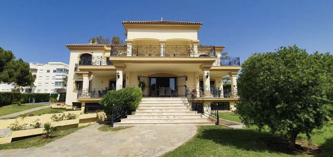 Villa in Marbella, Andalusia, Spain 1 - 18073101