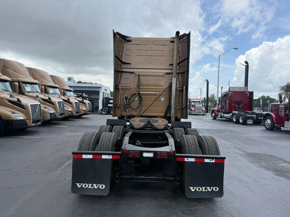 2018 Volvo Commercial VNL VNL 670 Sleeper in Miami, FL, United States 5 - 18077370