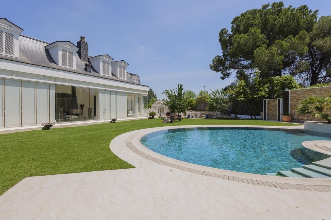 Villa in Somosaguas, Pozuelo de Alarcon, Comunidad de Madrid 3 - 17240556