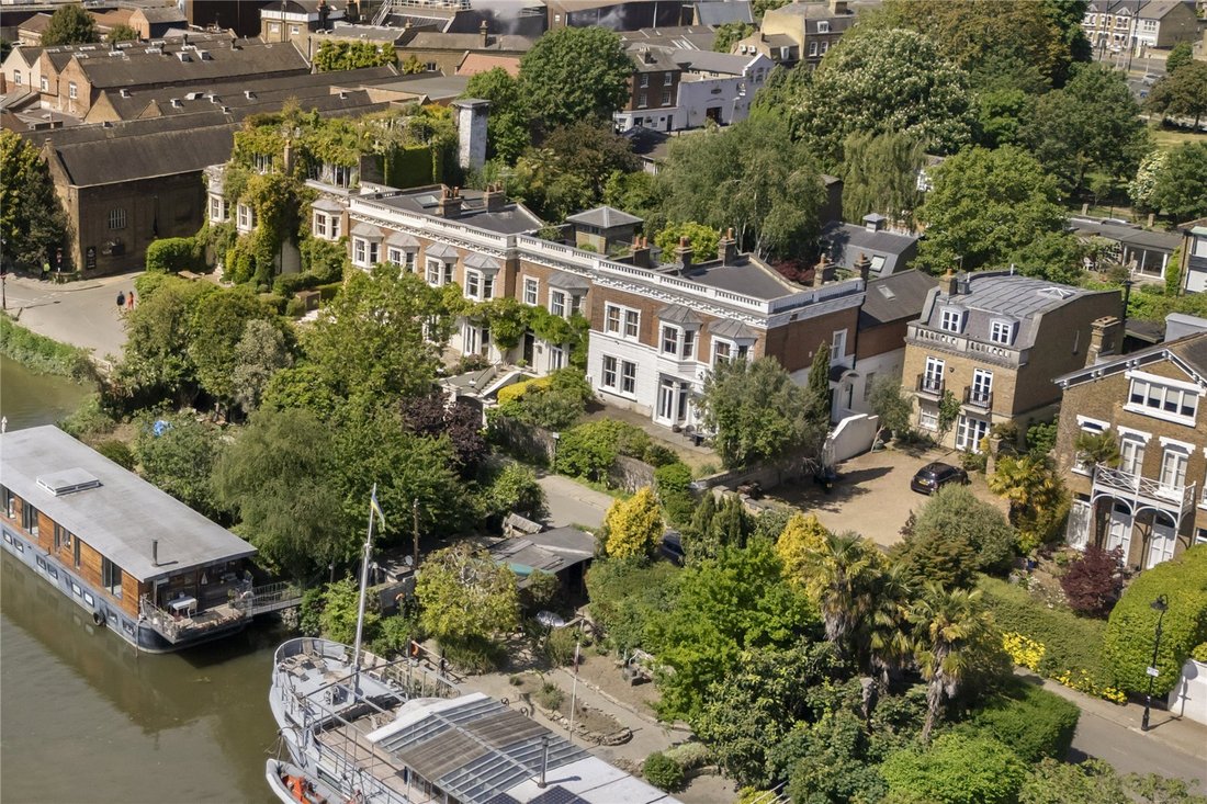 House in Chiswick, Hounslow, England 1 - 18072540