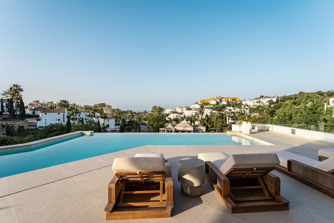 Villa in Estepona, Andalusia, Spain 2 - 18079107