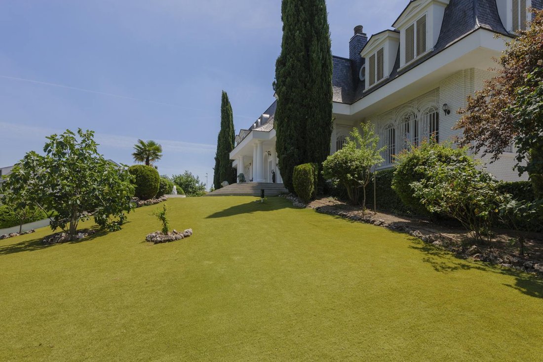 Villa in Somosaguas, Pozuelo de Alarcon, Comunidad de Madrid 5 - 17240556