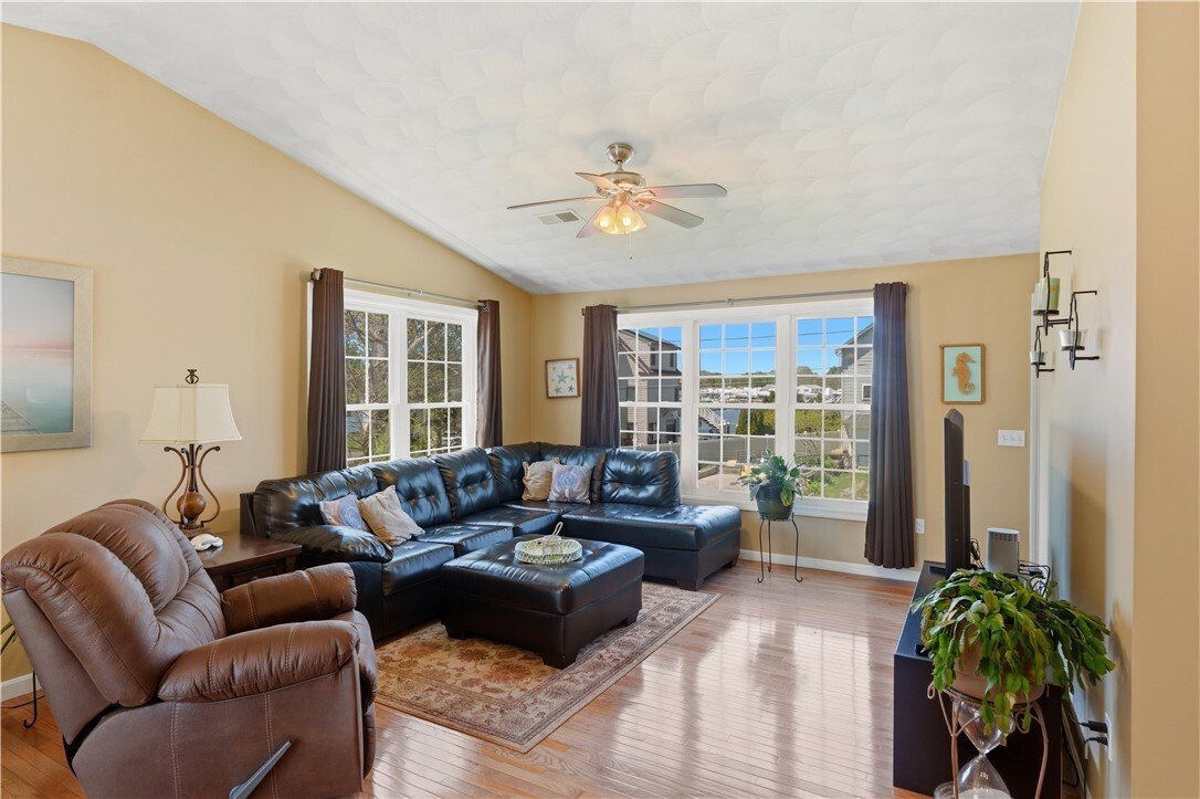 House in Warwick, Rhode Island, United States 3 - 18072184