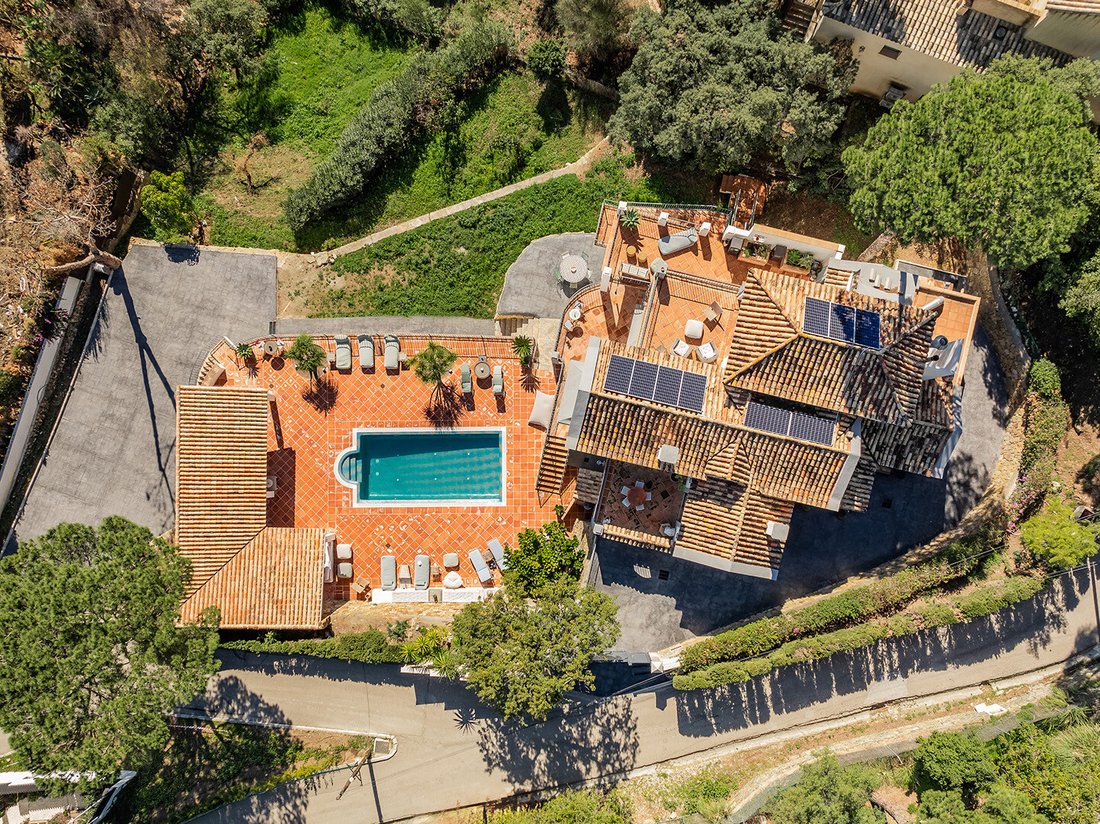 Villa in El Madroñal, Benahavis, Spain 1 - 18079434