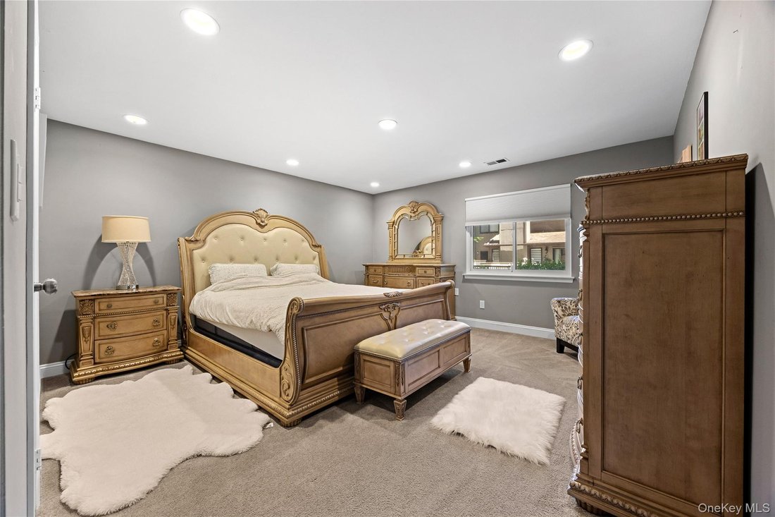 Condo in Jericho, New York, United States 4 - 18071495