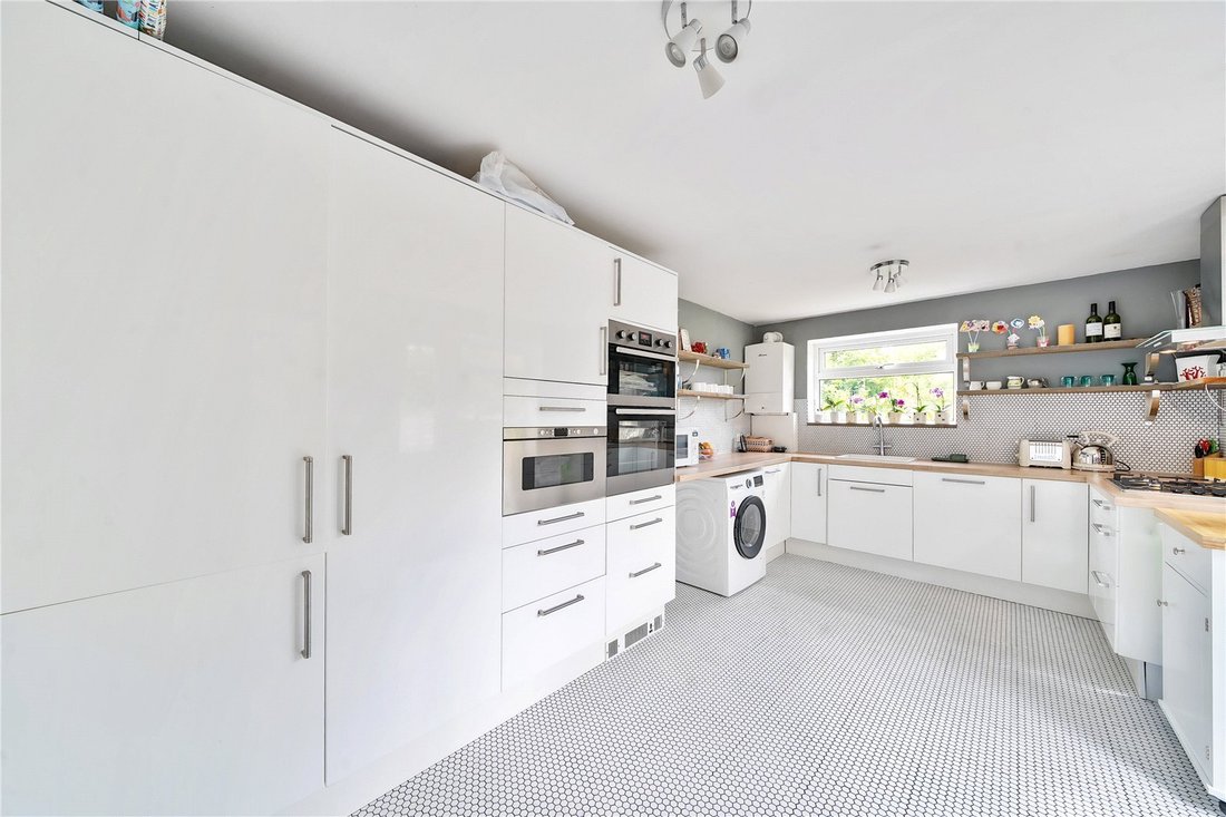 Apartment in Colney Hatch, Barnet, England 5 - 18074470
