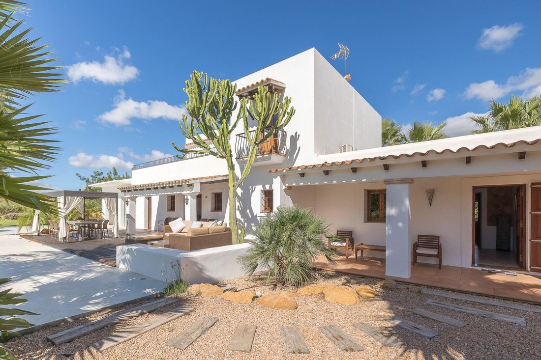 Villa in Sant Carles de Peralta, Santa Eularia des Riu, Balearic Islands 3 - 18071354