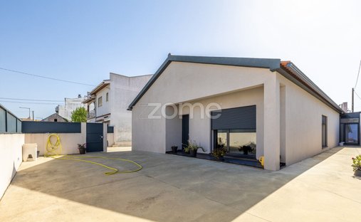 House in Marinha Grande, Leiria District, Portugal 1