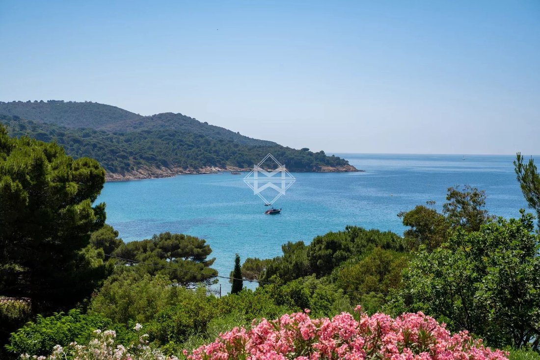 Villa in La Croix-Valmer, Provence-Alpes-Côte d'Azur, France 4 - 18073386