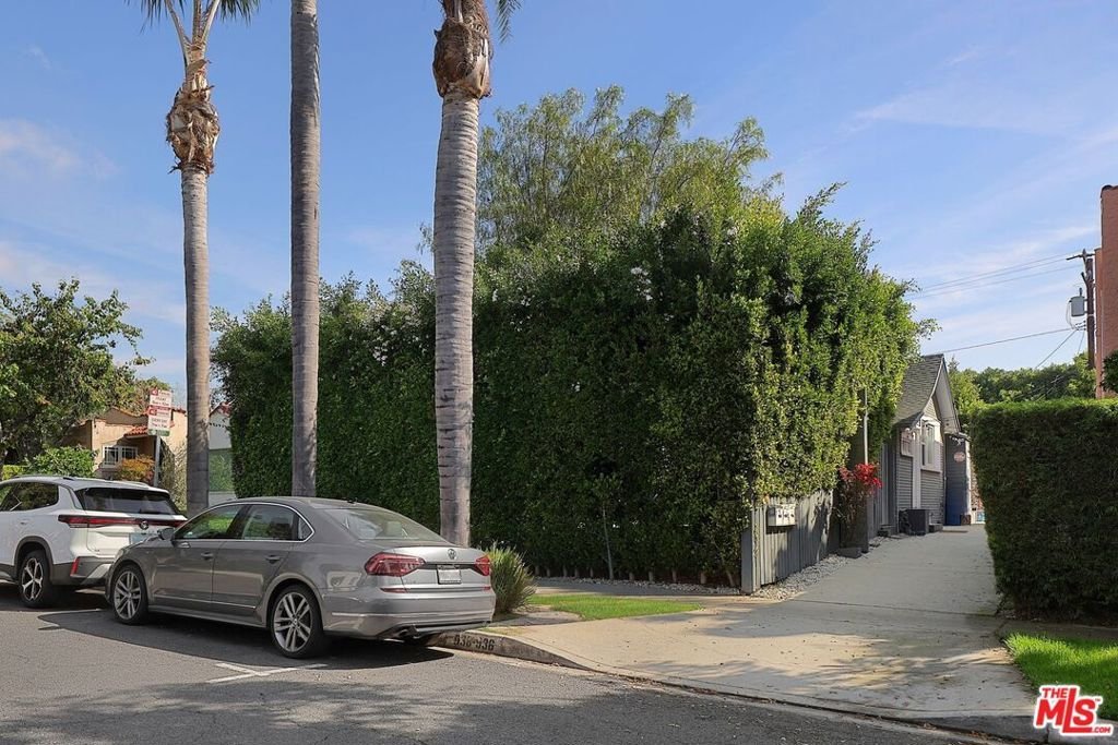 Los Angeles, California, United States 4 - 18074770