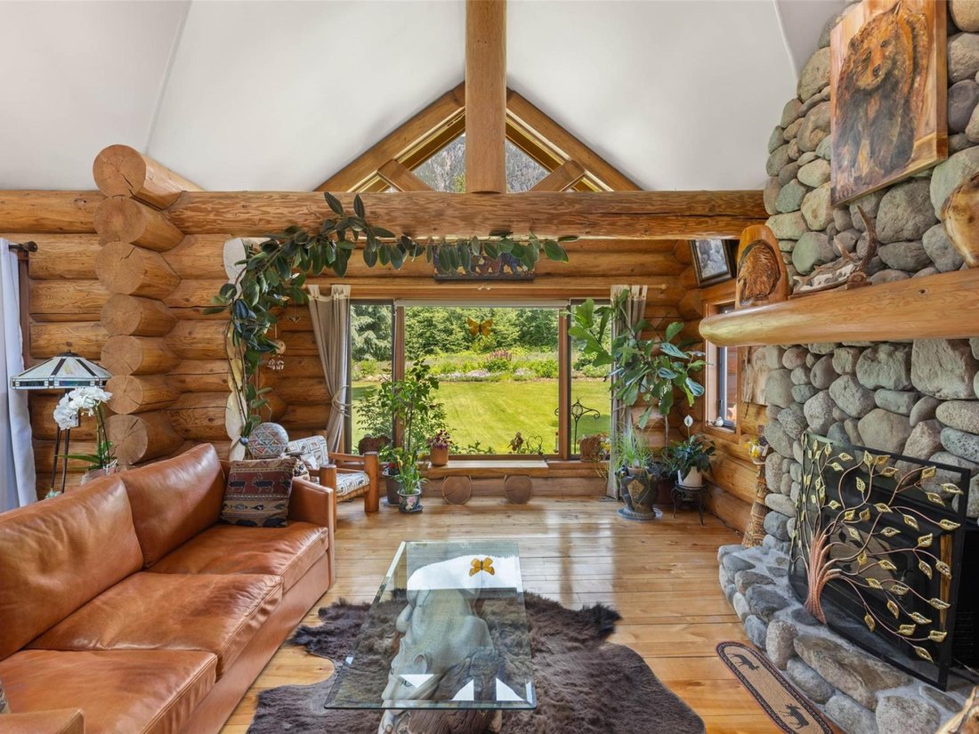 House in Owl Creek, British Columbia, Canada 5 - 18077757