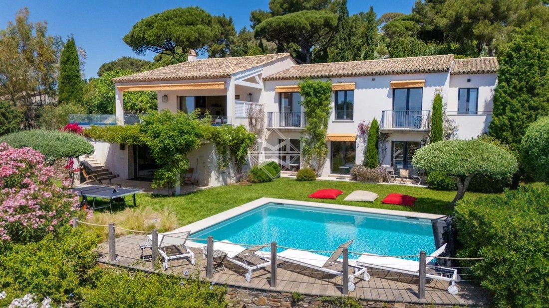 Villa in La Croix-Valmer, Provence-Alpes-Côte d'Azur, France 1 - 18073386