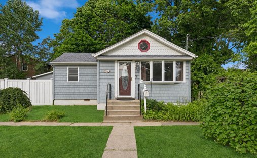House in Lindenhurst, New York, United States 1